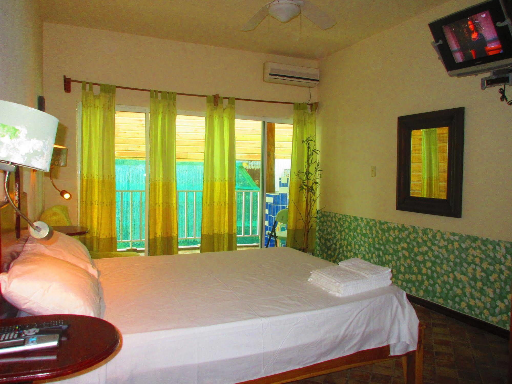 Bocas del Toro Los Balcones Over The Sea Hotel מראה חיצוני תמונה